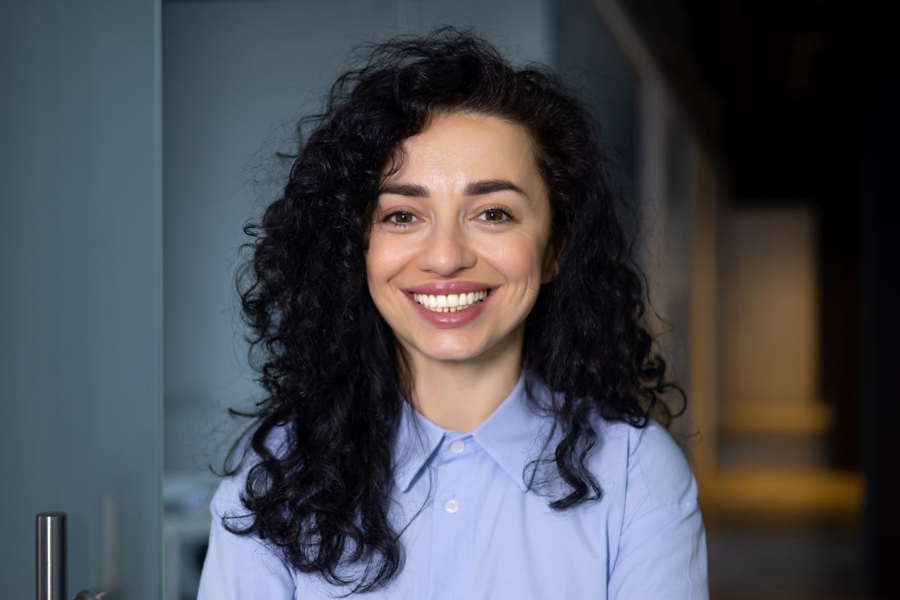 smiling-woman-blue-shirt